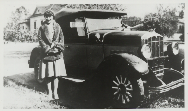How to Identify Old Cars in Photographs