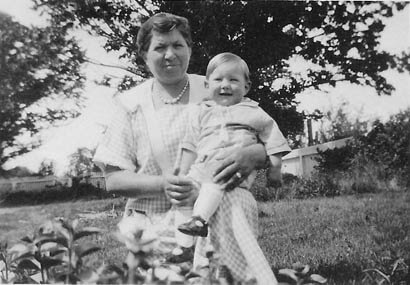 Roy with his mother, Marie Thran, c summer 1927